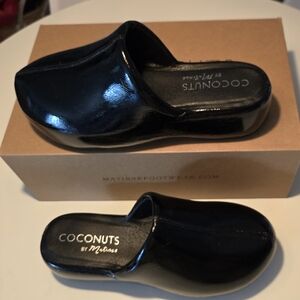 Women's Coconut by Matisse Bella platform black clogs.